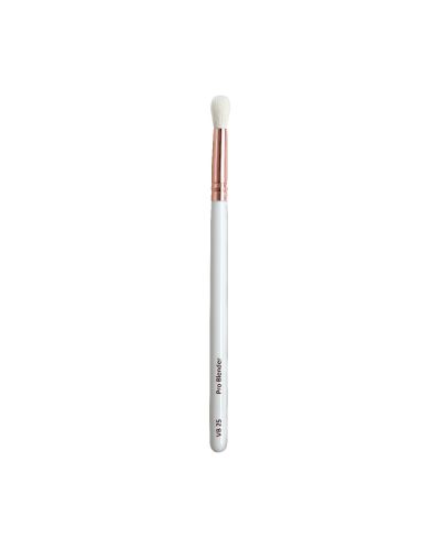 Mit dem Pro Blender Pinsel werden mit nur wenigen Handgriffen nahtlose Übergänge zwischen verschiedenen Farben auch für Anfänger möglich. Der Pro Blender Brush liegt perfekt in der Hand, sieht stylish aus und lässt sich nach dem Gebrauch ganz einfach rein