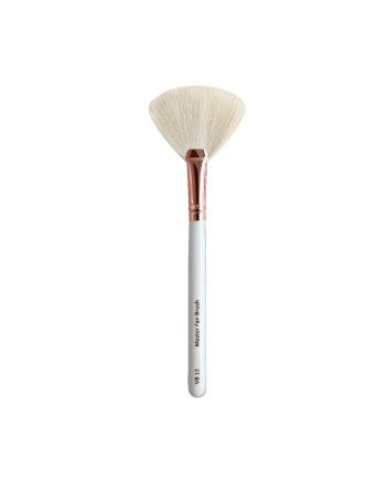 Der Masterbrush von Vanessabeauty mit Ziegenhaare ermöglicht schönes Verblenden von Lidschatten.
